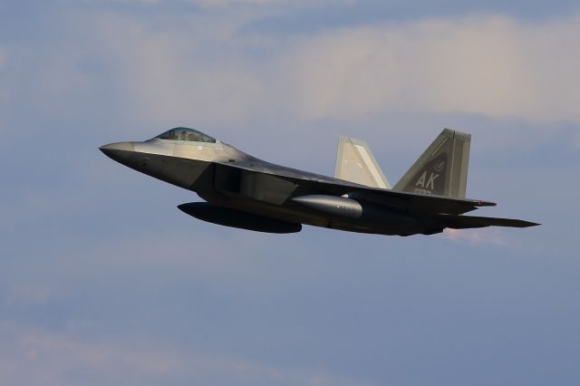 Lockheed F-22 Raptor —