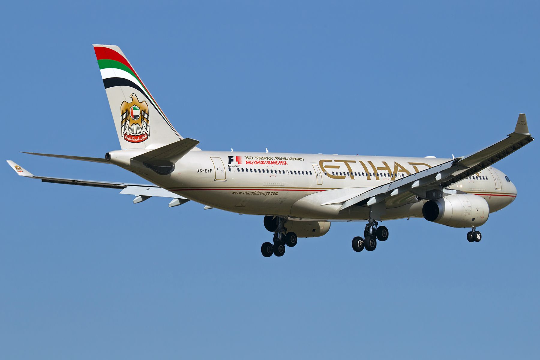 Airbus A330-200 (A6-EYP)