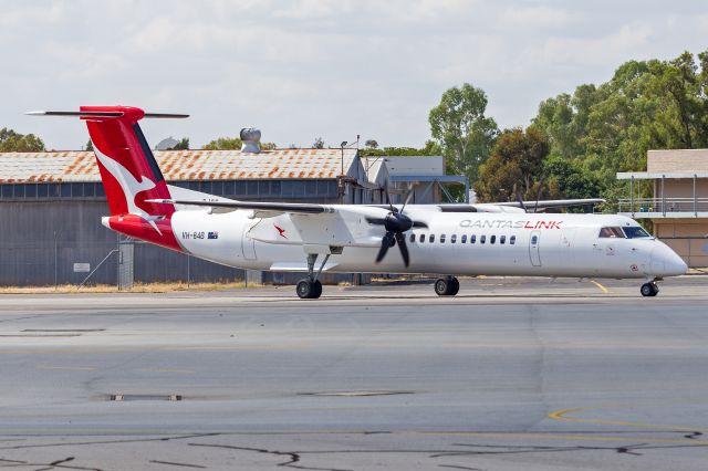 de Havilland Dash 8-400 (VH-84B) - QantasLink (VH-84B) Bombardier DHC-8-402Q Dash 8 taxiing at Wagga Wagga Airport.