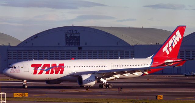 Airbus A330-200 (PT-MVB) - 9/9/2010