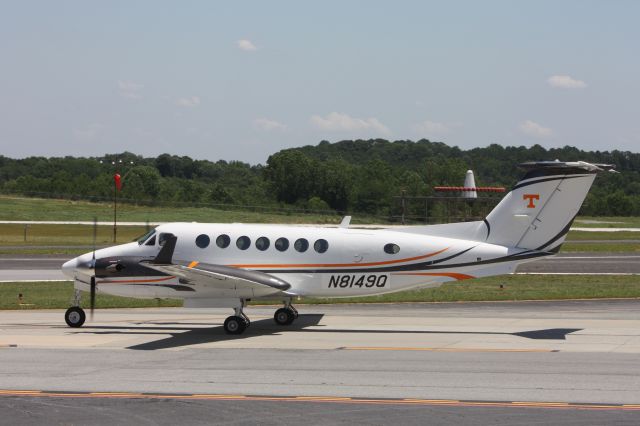 Beechcraft Super King Air 350 (N8149Q) - Tennessee Volunteers logo visible on the tail