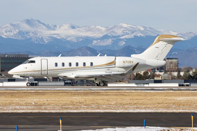 Canadair Challenger 350 (N70BV) - 1-1-2024. Rwy 17L