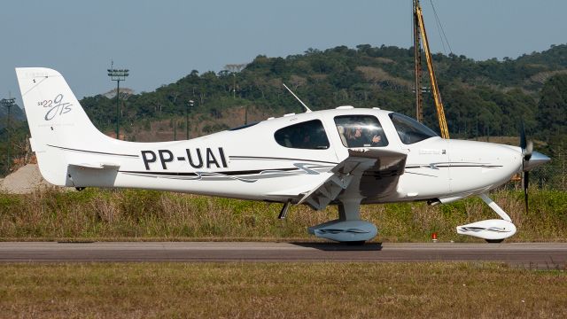 Cirrus SR-22 (PP-UAI)