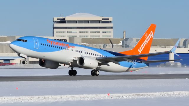 Boeing 737-800 (C-GWVB)