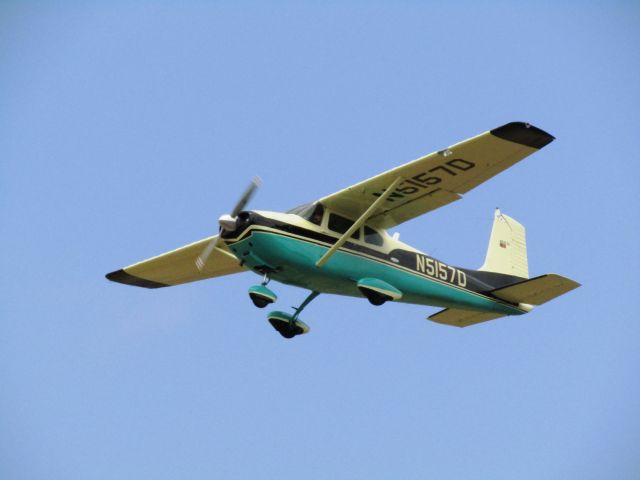 Cessna Skylane (N5157D) - Taking off RWY 26L