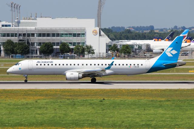 Embraer ERJ-190 (I-ADJN)