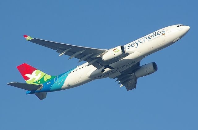 Airbus A330-200 (A6-EYZ)
