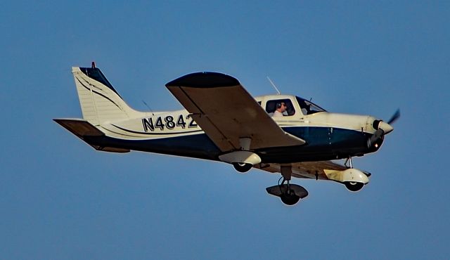 Piper Cherokee (N4842T) - N4842T Piper PA-28-140 Cherokee Cruiser s/n 28-7225222 - North Las Vegas Airport  KVGTbr /Photo: TDelCorobr /December 15, 2023