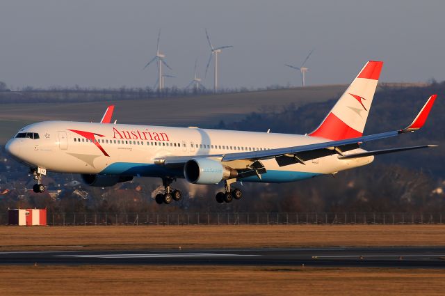 BOEING 767-300 (OE-LAE)