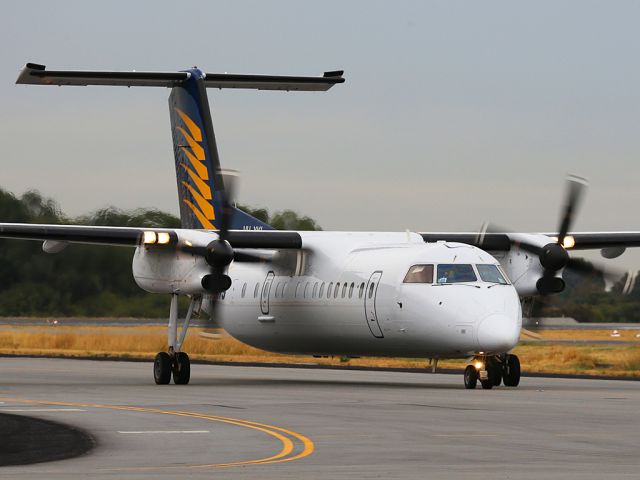 de Havilland Dash 8-300 (VH-XKI)