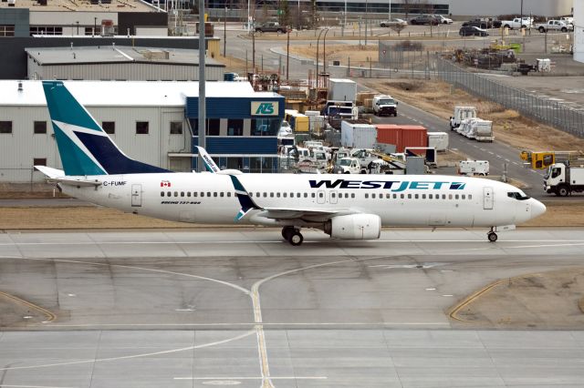 Boeing 737-800 (C-FUMF)