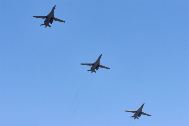 Rockwell Lancer — - Not too often that you see 3 B-1s in formation! SHOCK flight of 3 returning to Dyess AFB.