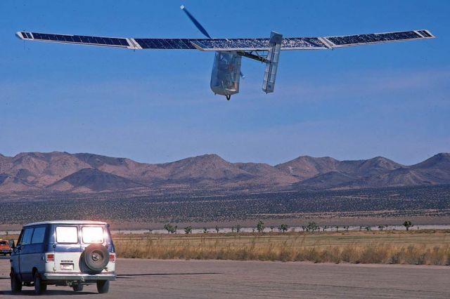 — — - Paul Macreadys solar powered Solar Challenger at el Mirage Airport on November 26, 1980.