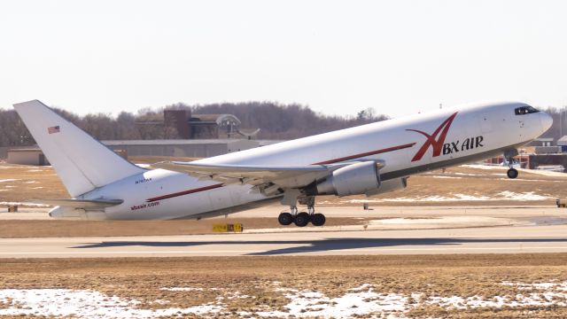 Boeing 777-200 (N767AX)