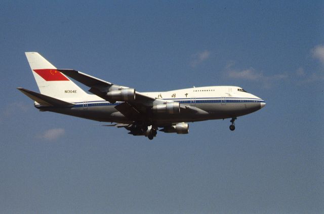 BOEING 747SP (N1304E) - Final Approach to Narita Intl Airport Rwy16 on 1986/04/06