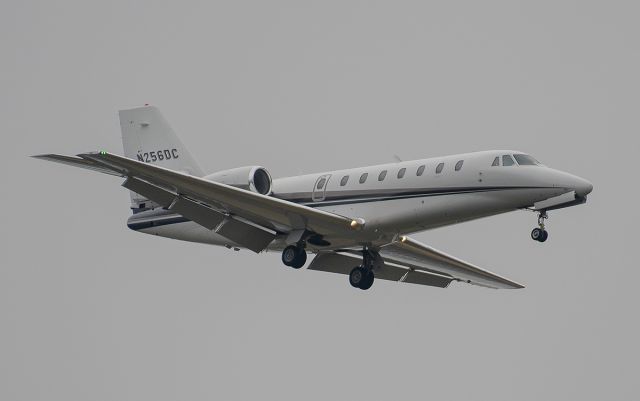 Cessna Citation Sovereign (N256DC) - Runway 02L arrival @KDPA.