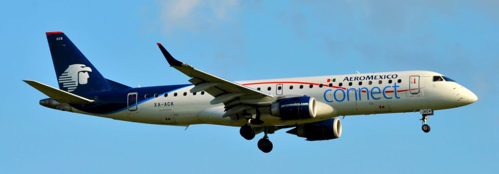 Embraer 170/175 (XA-ACK)