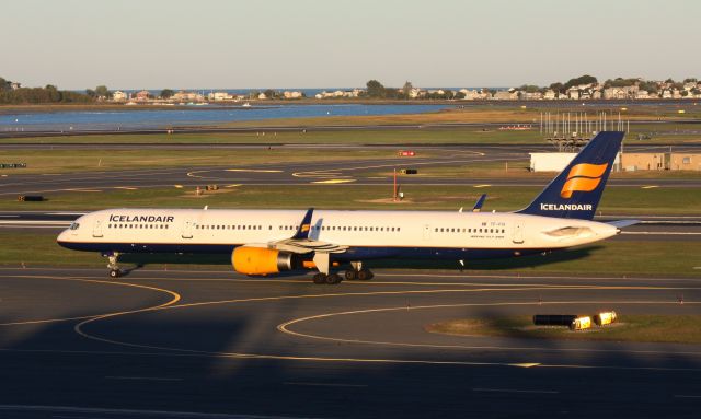 BOEING 757-300 (TF-FIX)