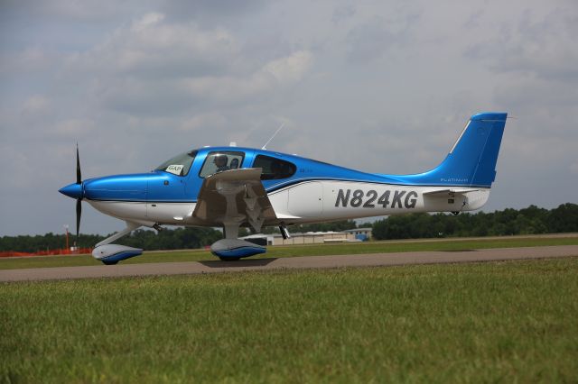 Cirrus SR-22 (N824KG)