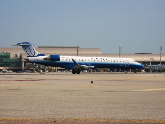 Canadair Regional Jet CRJ-700 (N788SK) - HOLDING ON RWY 19R