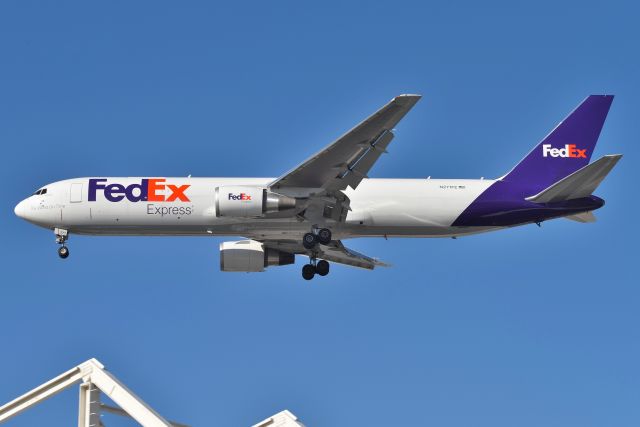 BOEING 767-300 (N271FE) - 23-L 12-08-21