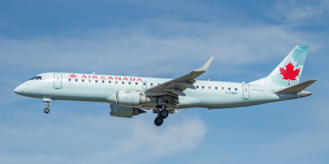Embraer ERJ-190 (C-FNAP)