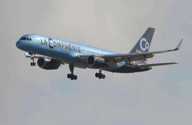 Boeing 757-200 (F-HTAG) - La Compagnie éVIP"br /Landing 27D from Newarkbr /24/08/2014