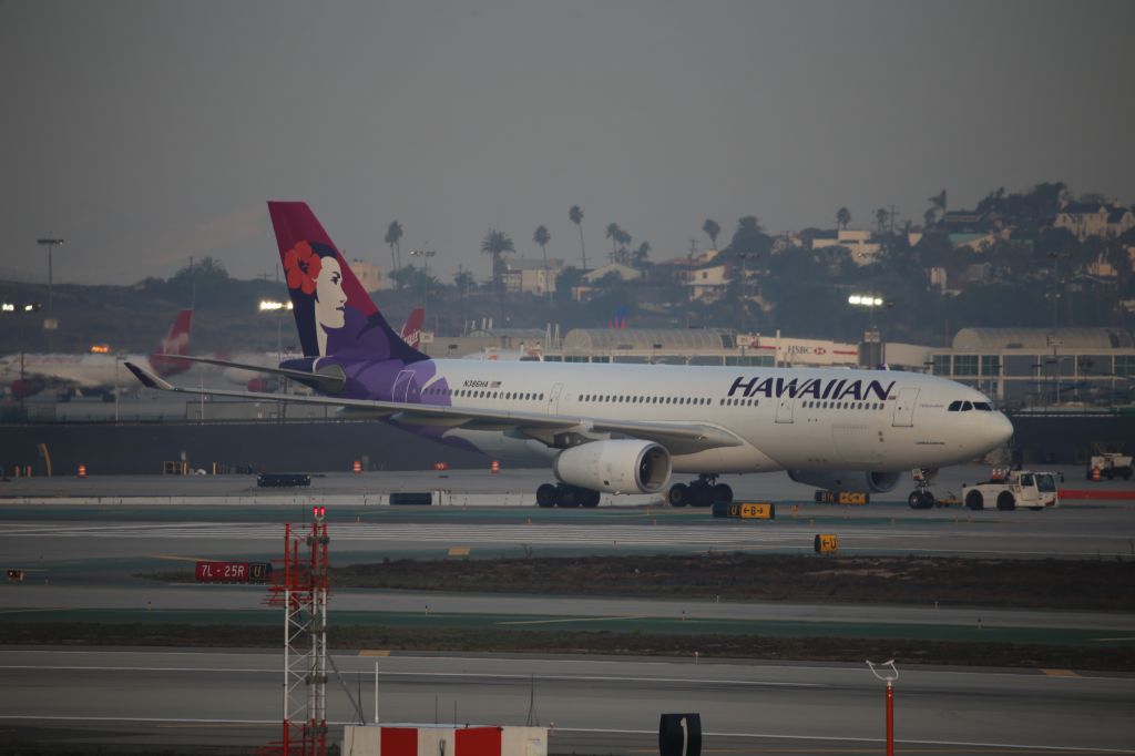 Airbus A330-200 (N386HA)
