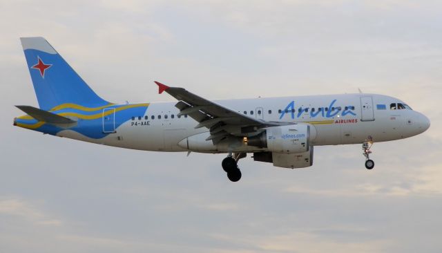 Airbus A319 (P4-AAE)