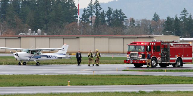 Cessna Skyhawk — - I couldnt tell for sure, but looked a bit like this Cessnas engine went out. Its a trainer used by Hillsboro Aviation Inc and landed without a problem (other than no engine!)