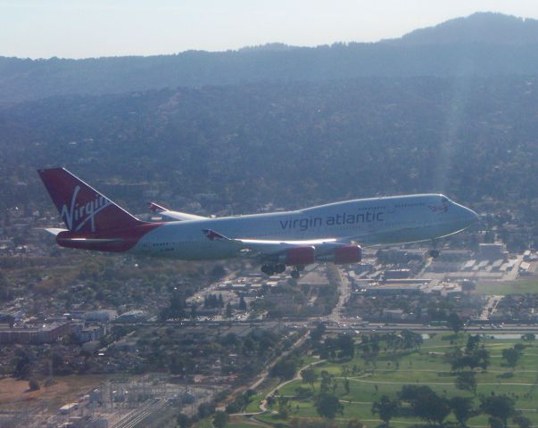 Boeing 747-400 (G-VWOW) - The famous parallel approach to the 28's at SFO. This was taken from a CRJ7.