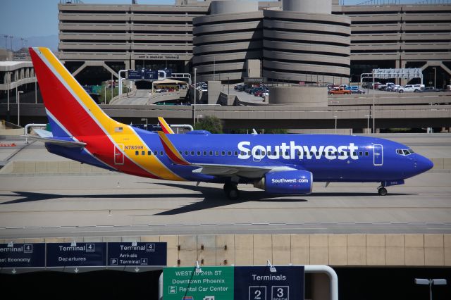 Boeing 737-700 (N7859B)