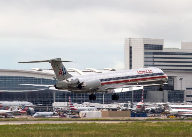 McDonnell Douglas MD-80 (N9677W)