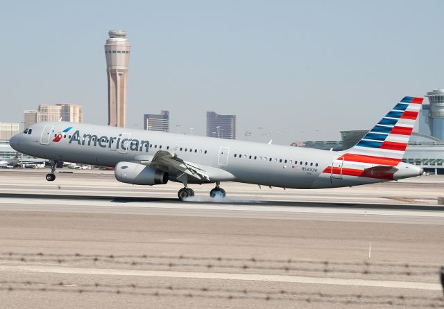 Airbus A321 (N583UW) - Former US Airways A321-200, painted in Americans "2013" livery.