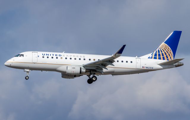 Embraer 170/175 (N82314)