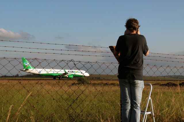 Embraer ERJ-190 (PR-AYX)