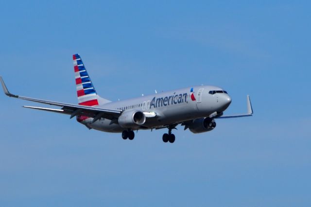 Boeing 737-700 (N995NN)