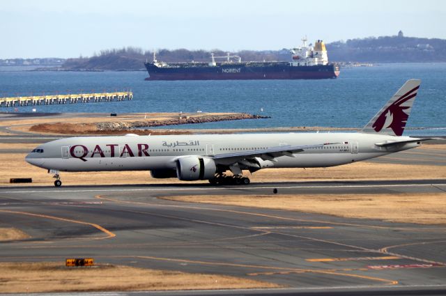 BOEING 777-300 (A7-BEJ) - 'Qatari 743' arriving from Doha