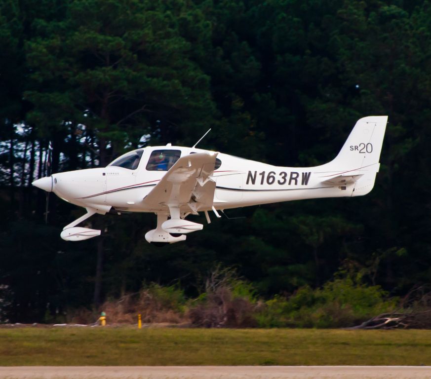 Cirrus SR-20 (N163RW)