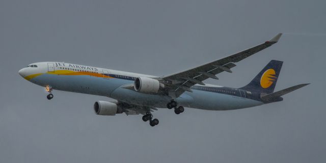 Airbus A330-300 (VT-JWT)
