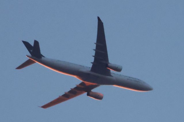 Airbus A330-300 (C-GXZD) - C-GXZD Airbus A-330-343 Air Canada AC818 De Montreal YUL vers Venice VCE Altitude 5139 Mètres Vitesse 770 Km/H Survolant la ville de Lavaltrie QC. Le 18-07-2024 à 20:35