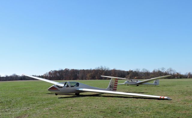 GROB Twin 3SL (N924BG) - Shown here is a Twin II Acrobatic Aircraft otherwise know as a "Glider" or "Sailplane" catching some lawn time at the Philadelphia Glider Council Airfield in the Autumn of 2015.