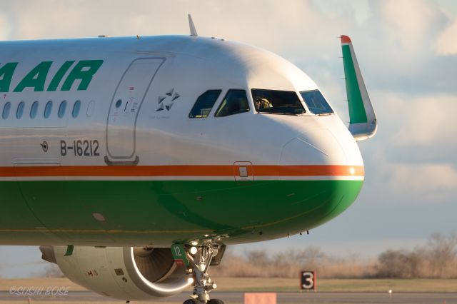 Airbus A321 (B-16212) - Eva Airways / Airbus A321-211br /November.13.2015 Hakodate Airport [HKD/RJCH] JAPAN