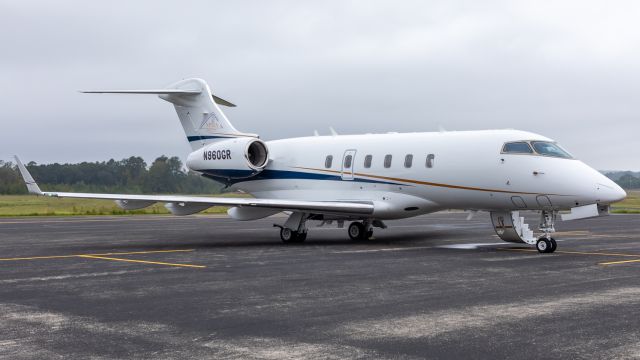 Bombardier Challenger 300 (N960GR)