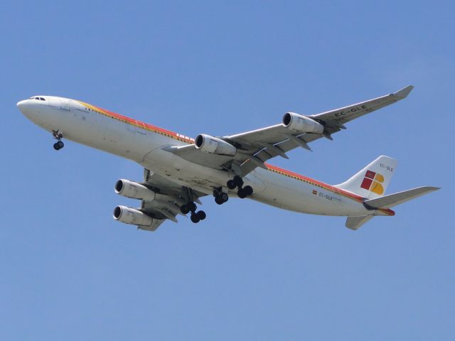 Airbus A330-300 (EC-GLE)