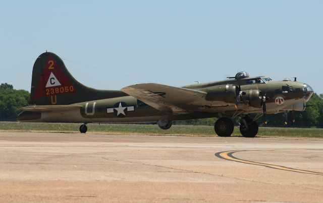 Boeing B-17 Flying Fortress (N900RW)