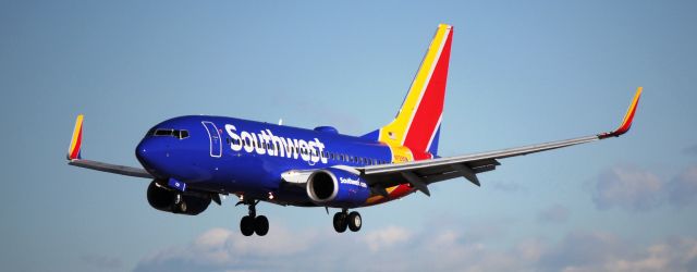 Boeing 737-700 (N728SW) - Landing on 16L.