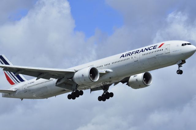 BOEING 777-300 (F-GZNG)
