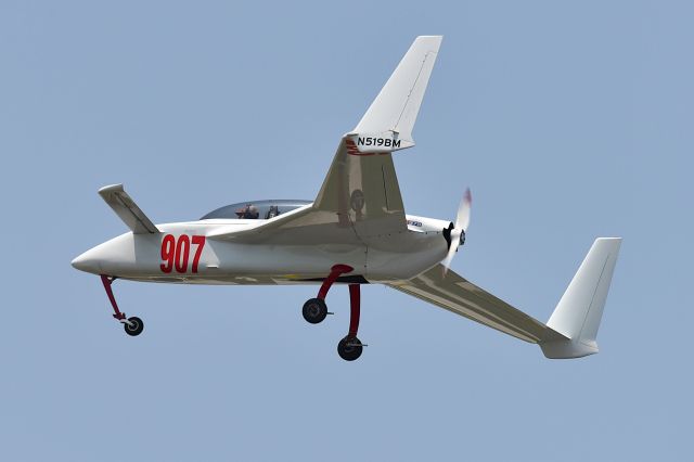 RUTAN Long-EZ (N519BM) - 23L 06-11-25. First time I have ever seen one of these at IND!