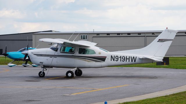 Cessna T210 Turbo Centurion (N919HW)